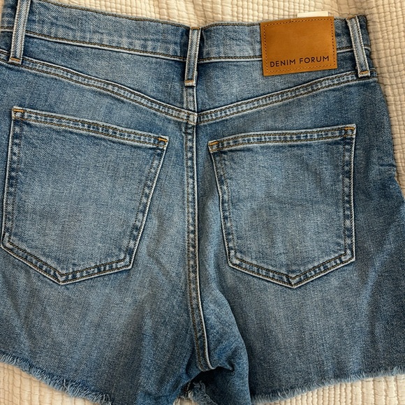 Like New Denim Forum Arlo Short - Picture 3 of 3
